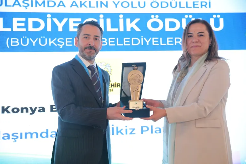 The Municipality Award being presented to Konya Metropolitan Municipality for its Digital Twin Platform for Transportation